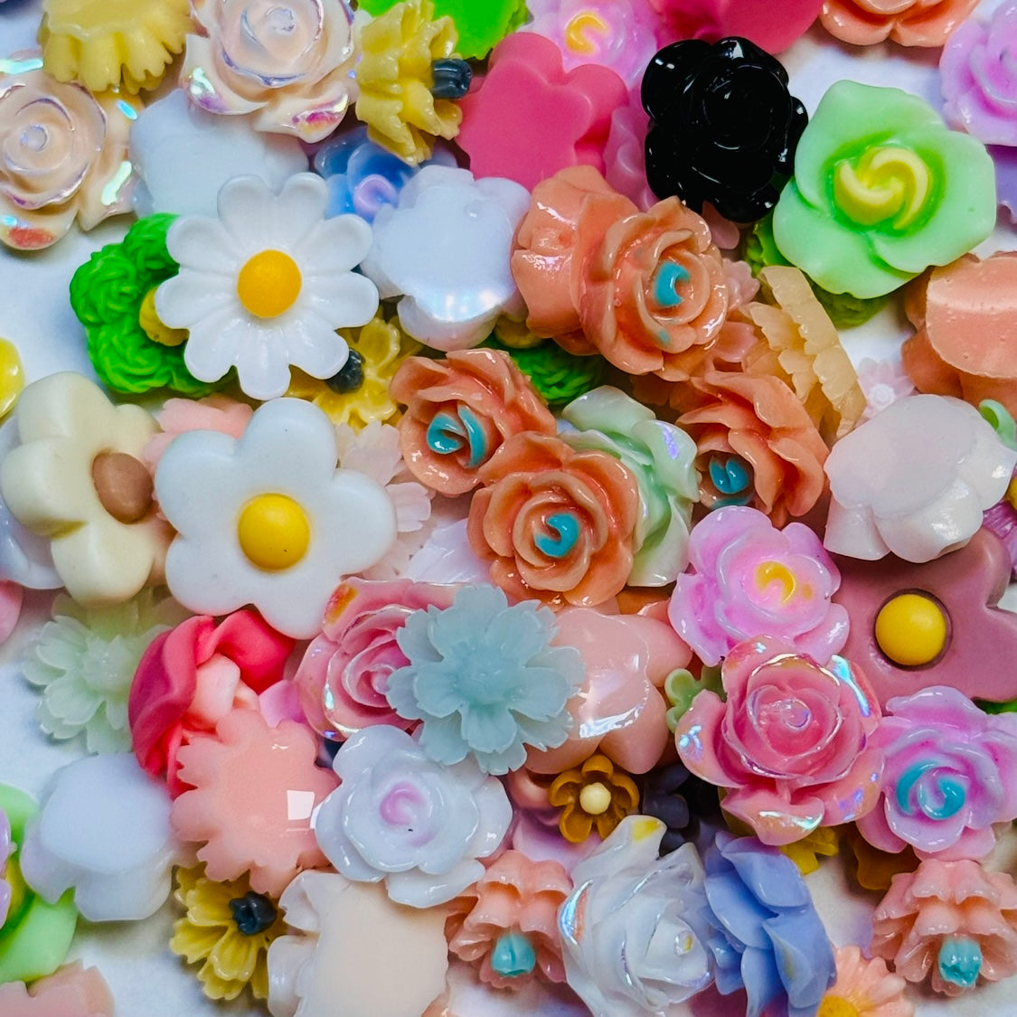 SMALL FLOWER CHARMS (2oz Bag)
