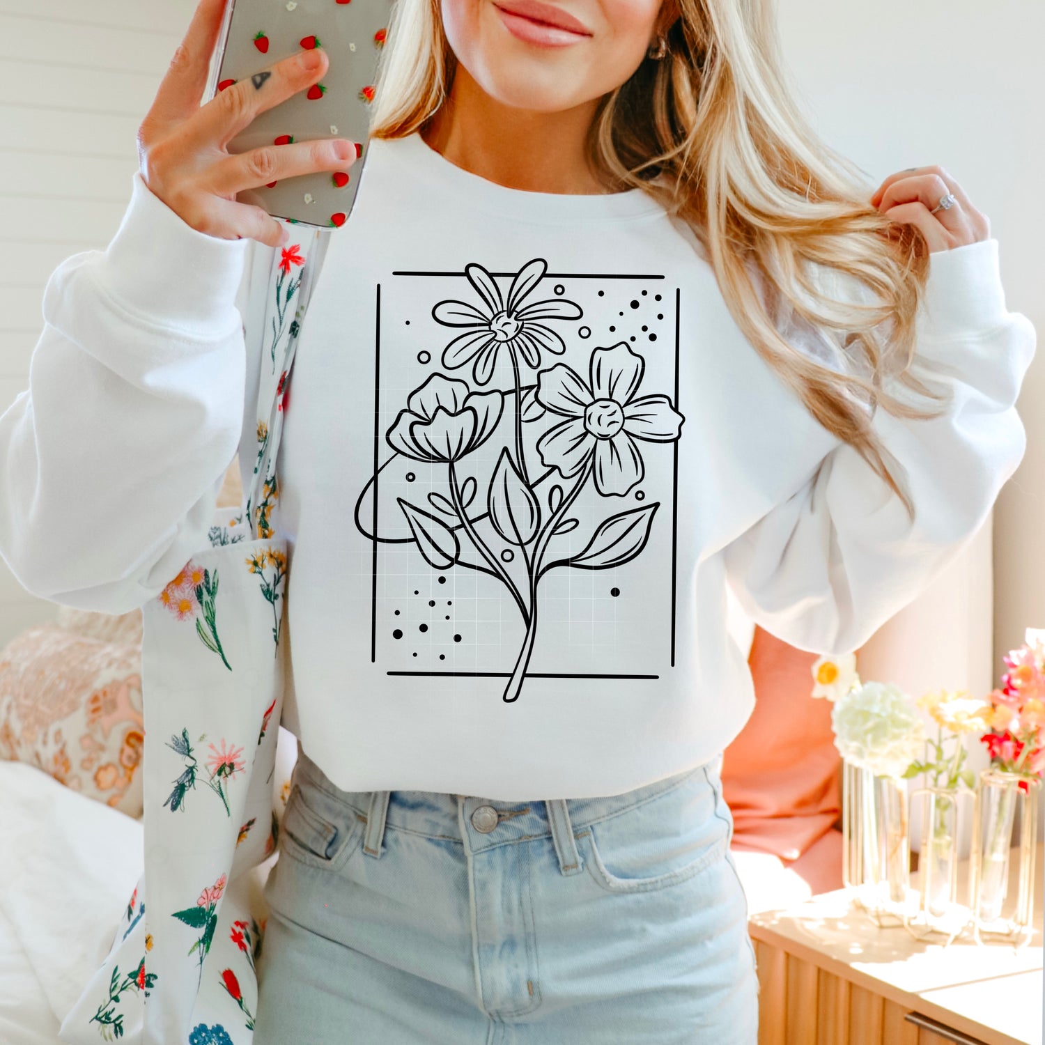 BLACK AND WHITE FLORAL OUTLINE TEE